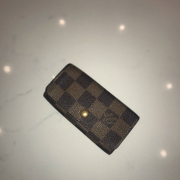 Louis Vuitton Accessories - Louis Vuitton 4 key holder damier ebene
